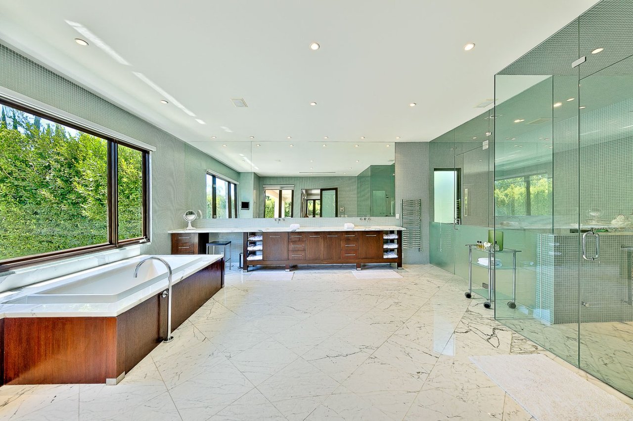 Cascade Grandeur