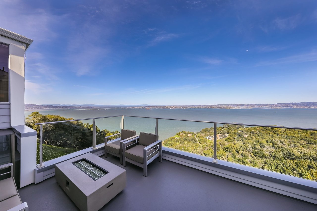 Spectacular Contemporary View Residence 