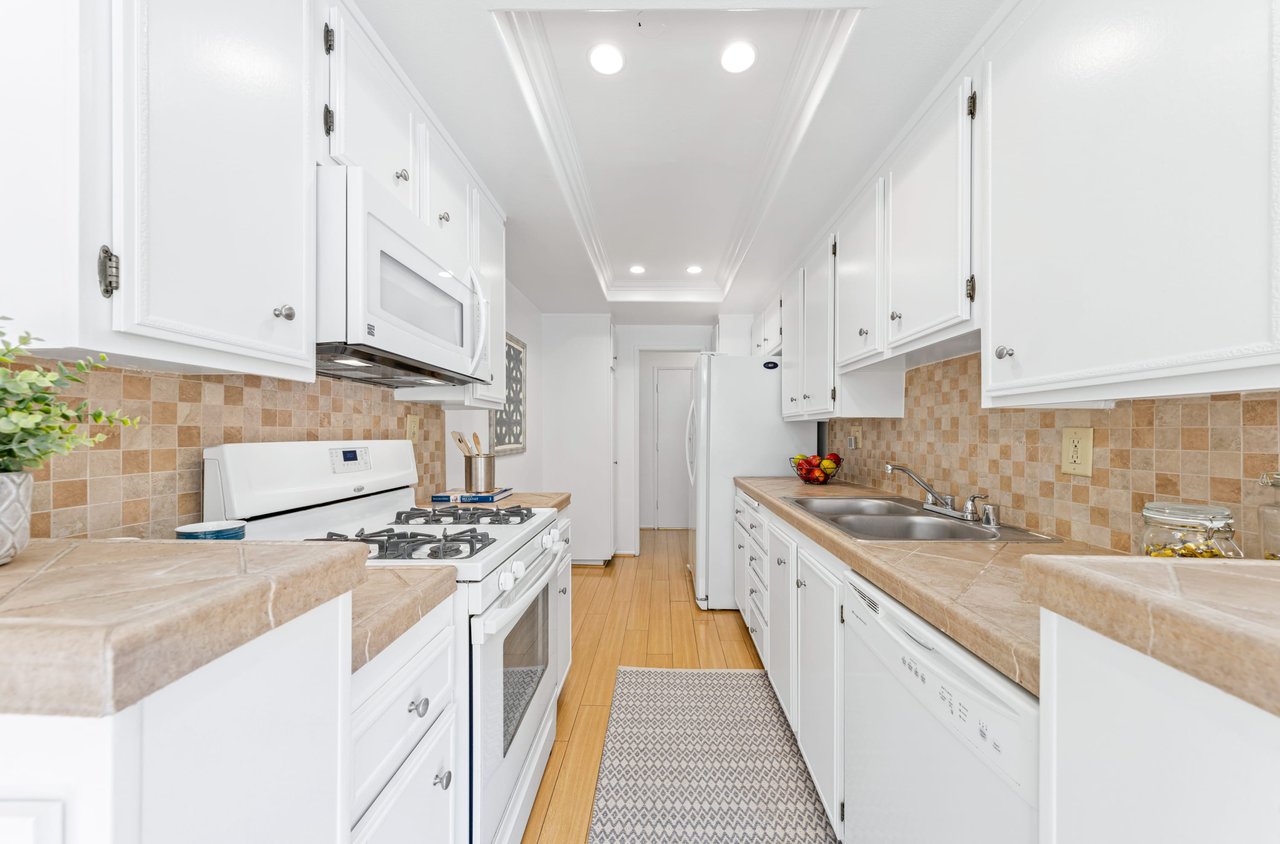 2320 S Bentley Ave #102