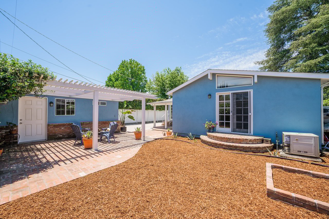 5532 Greenbush Ave.