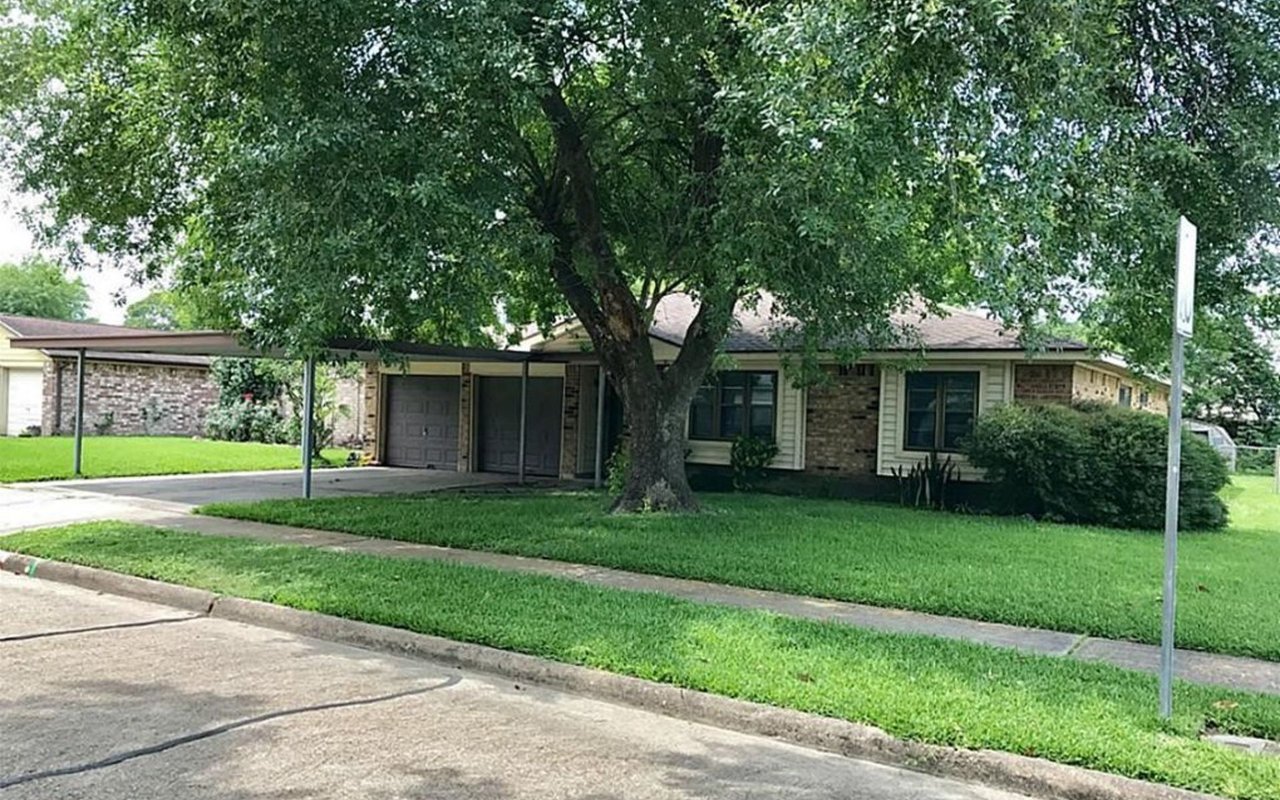 754 E Purdue Ln