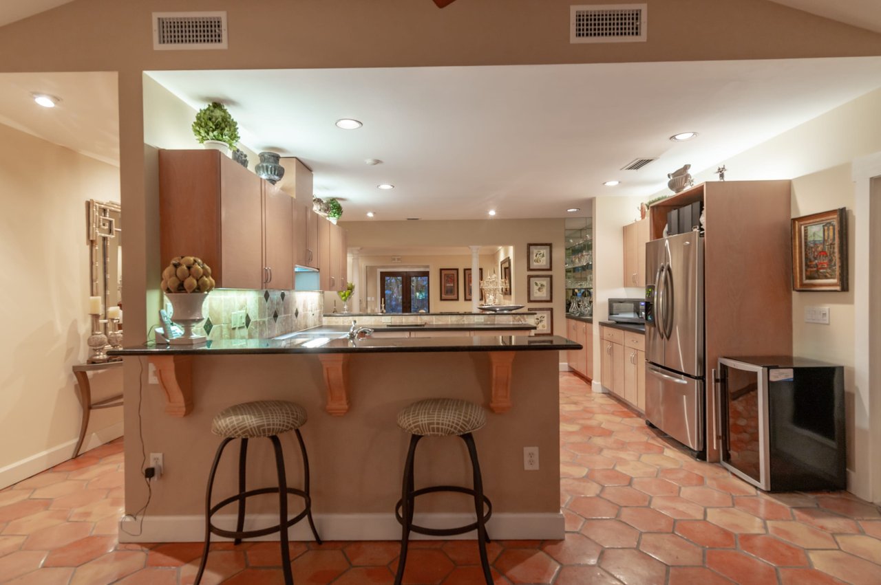 Prestigious Address in Lido Shores