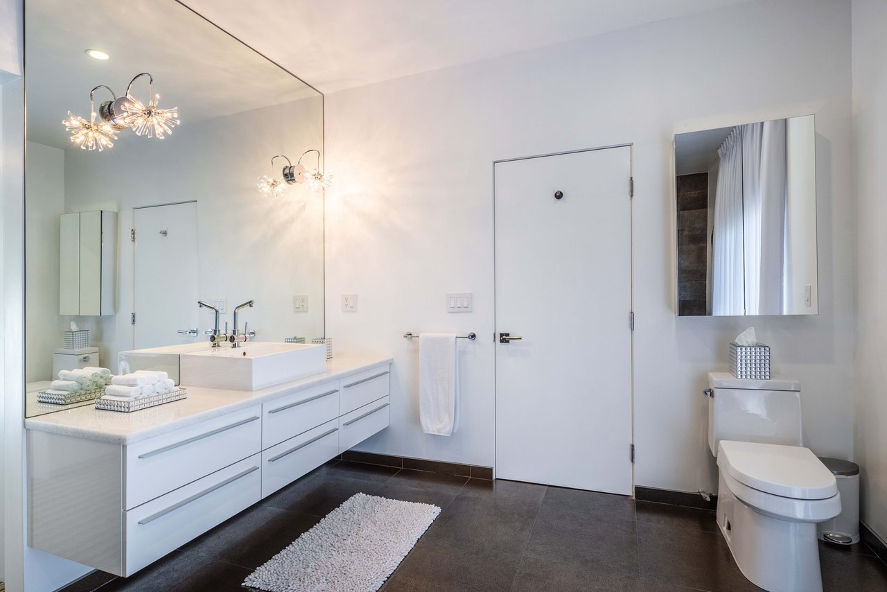 691 East Las Flores