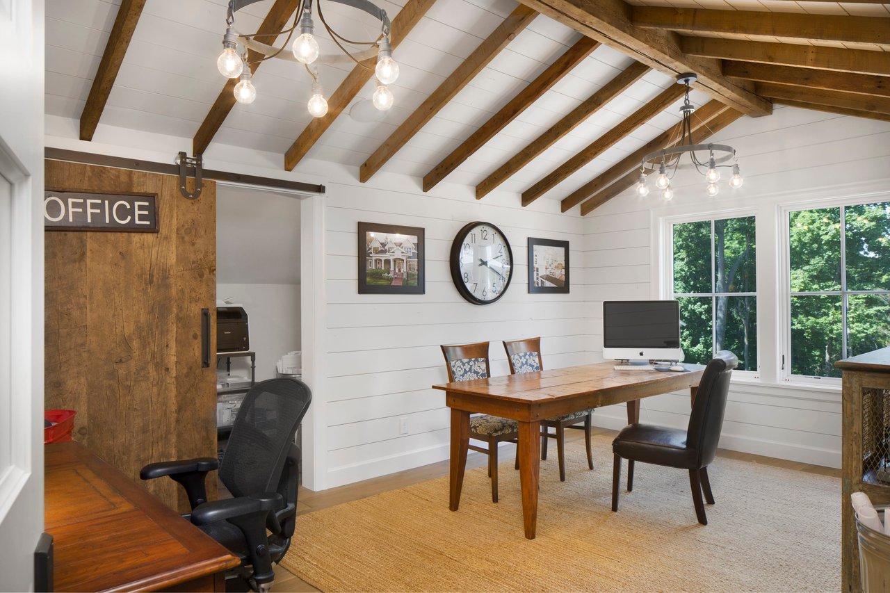 4693 Vine Hill Road | Deephaven