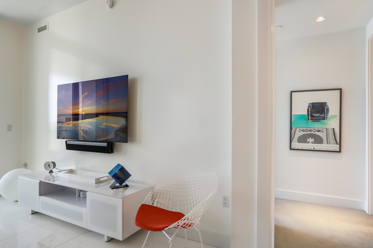 111 S Pineapple Ave #1008