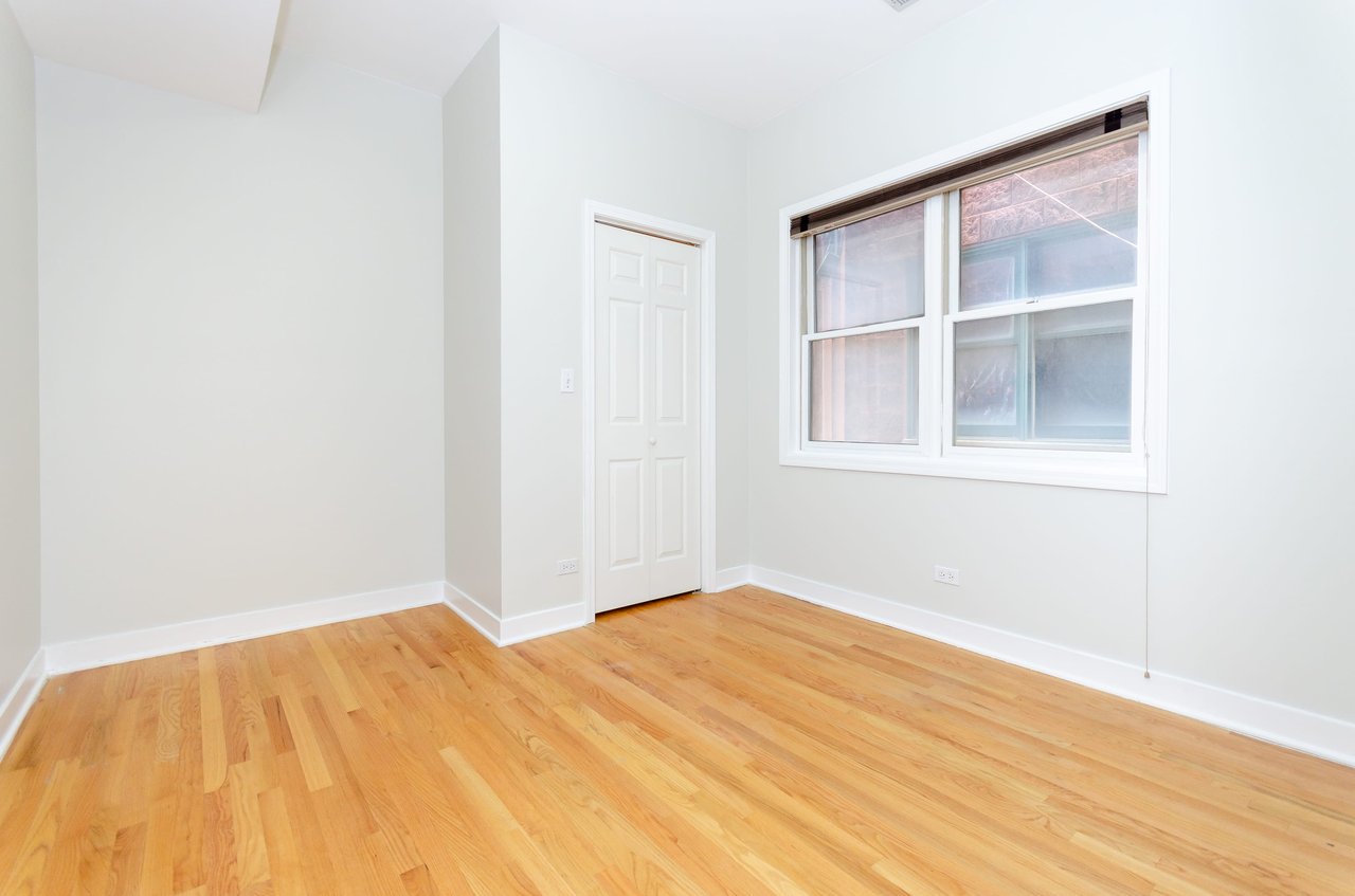 Spacious and Open Condo: 2342 W Harrison St #2