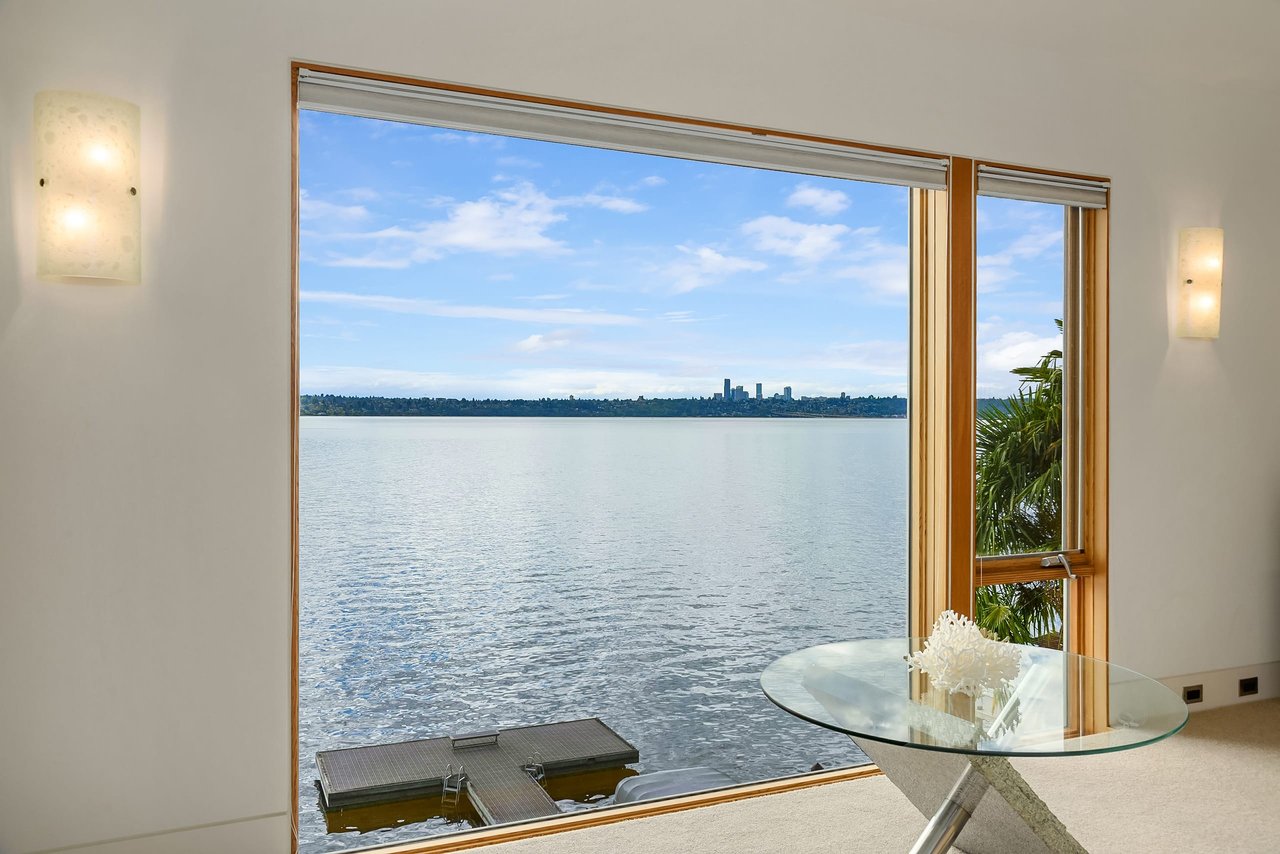 A Prized Residence on Mercer Island