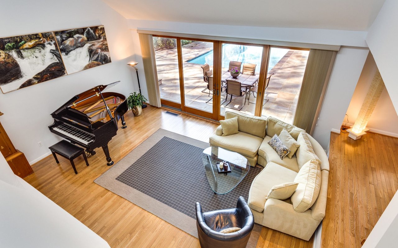 5301 Burke Dr