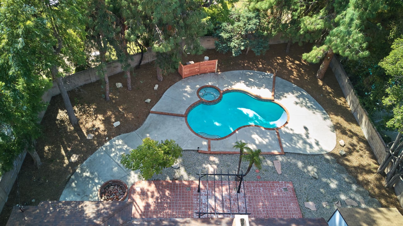 23110 Mulholland Dr