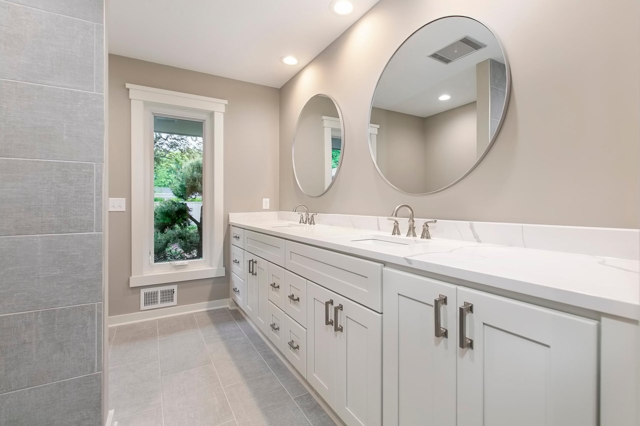 Beautifully Remodeled Bayswater Townhome!