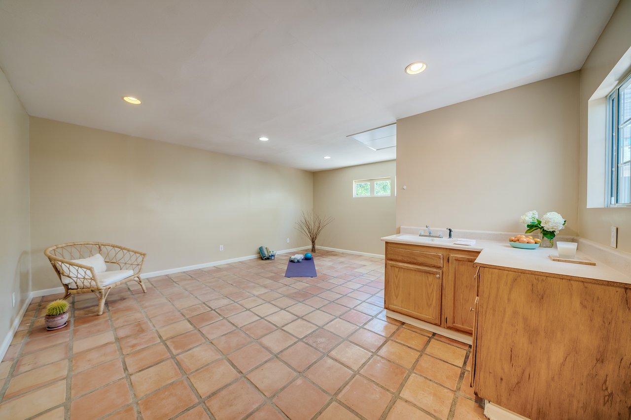 5532 Greenbush Ave.