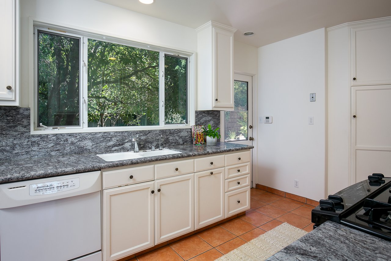 Spanish Colonial Revival with glorious mountain views in Altadena