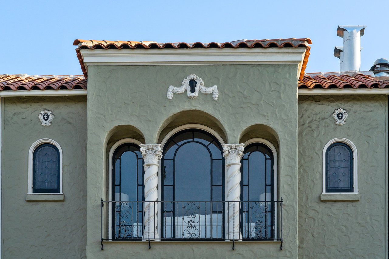 EXCEPTIONAL MARINA HOME