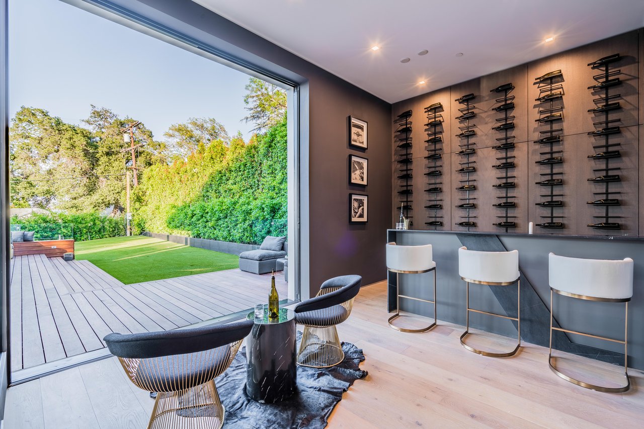3958 Sunswept Dr