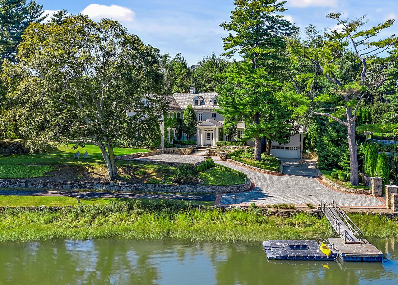 16 Chimney Corner Ln, Greenwich CT