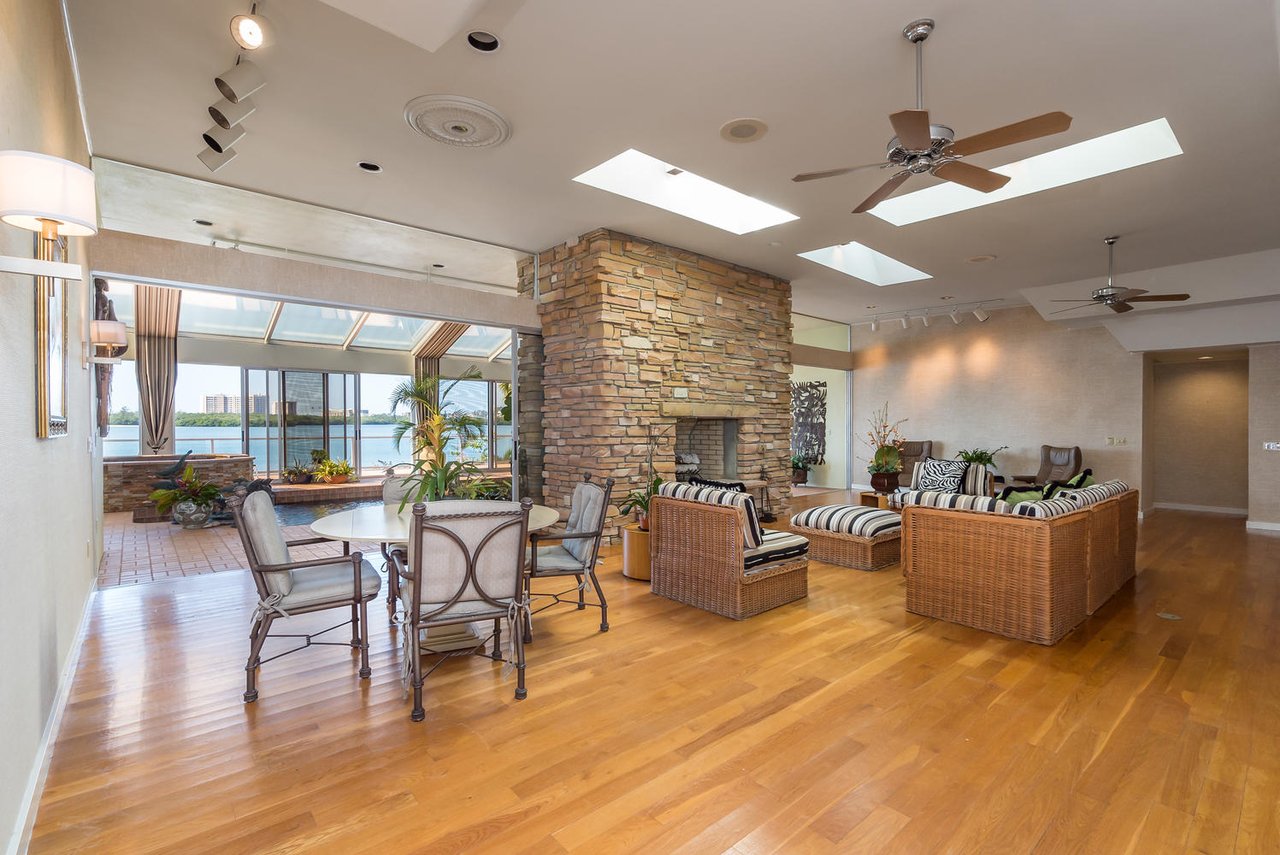 682 Mourning Dove Dr