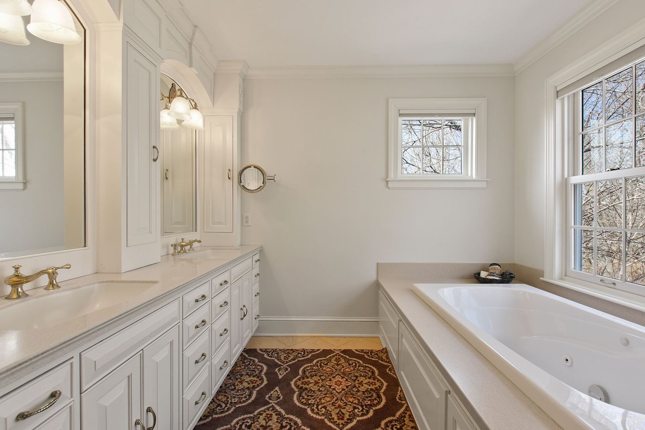 550 Oxford Road, Orono