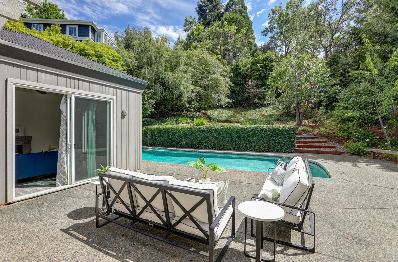 Private Reedlands Residence with a Pool 