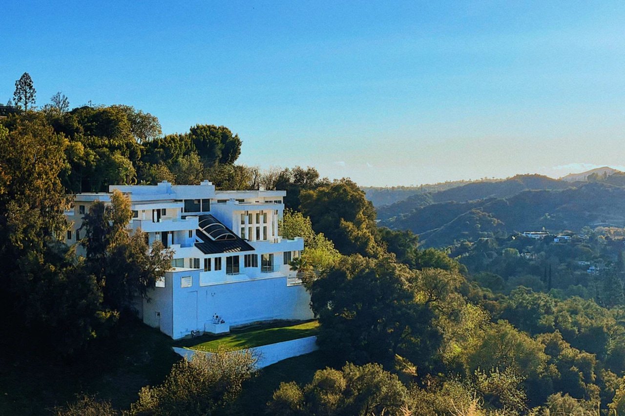 A Guide to Navigating LA Luxury Property Auctions Online