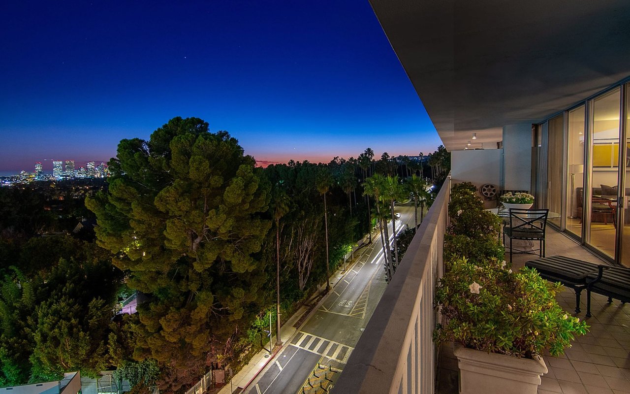 9255 Doheny Rd, #804