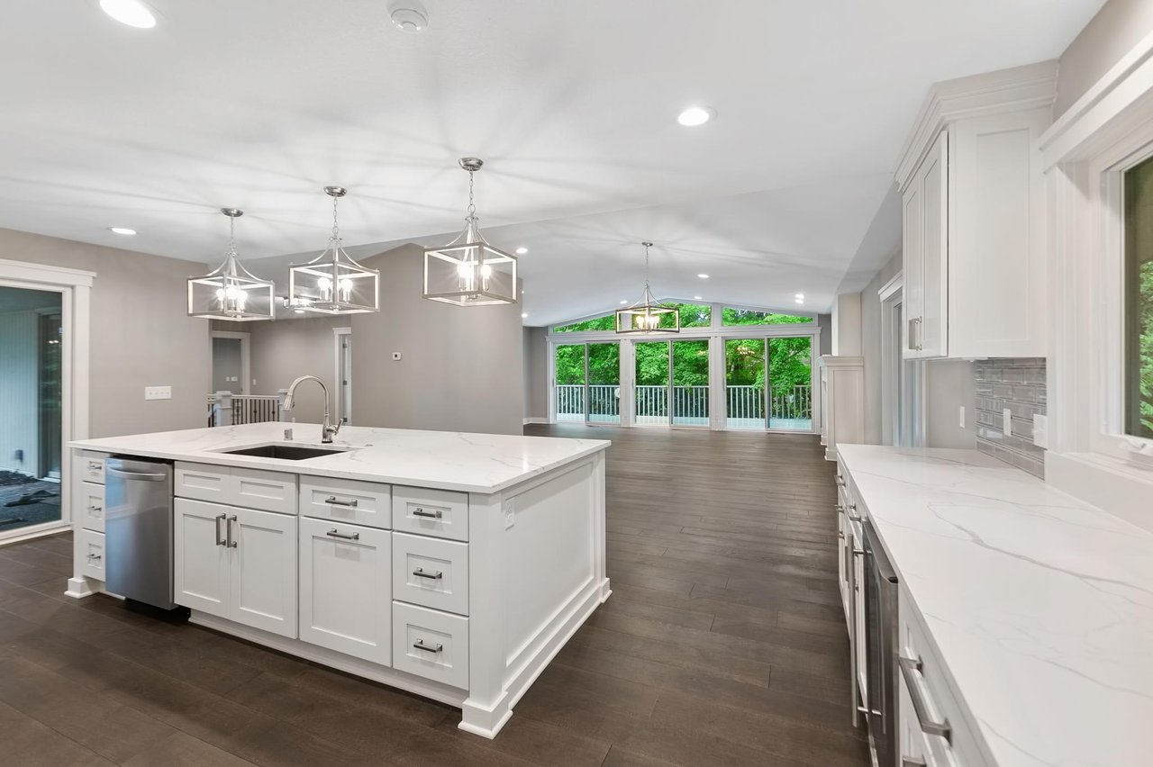 Beautifully Remodeled Bayswater Townhome!