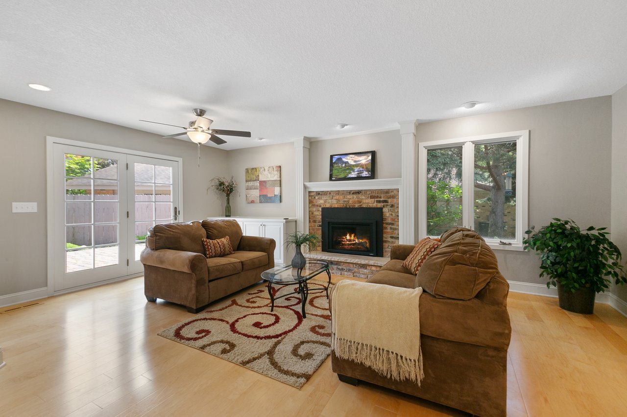 Updated Detached Villa Home  // Walk to Wayzata!