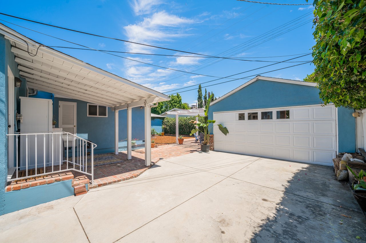 5532 Greenbush Ave.