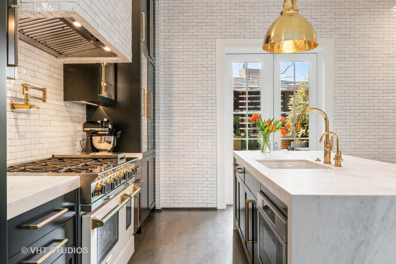 2126 N Lincoln Park West