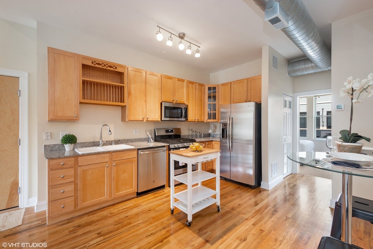 3045 N Greenview Ave, #202
