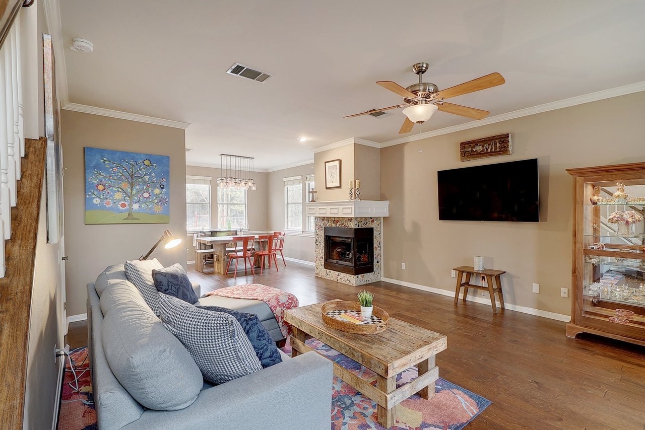 2432 Falcon Dr