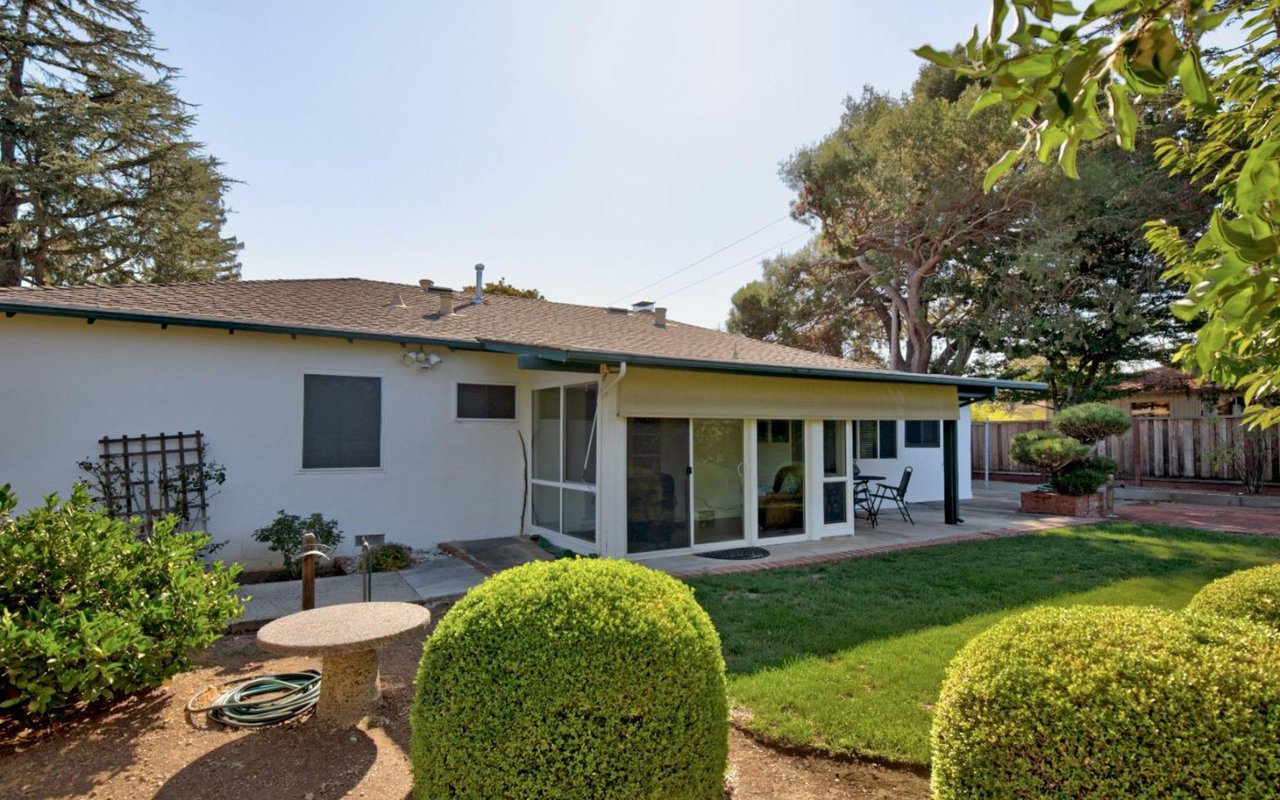 1290 Golden Way