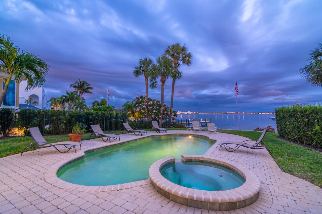 Prestigious Address in Lido Shores