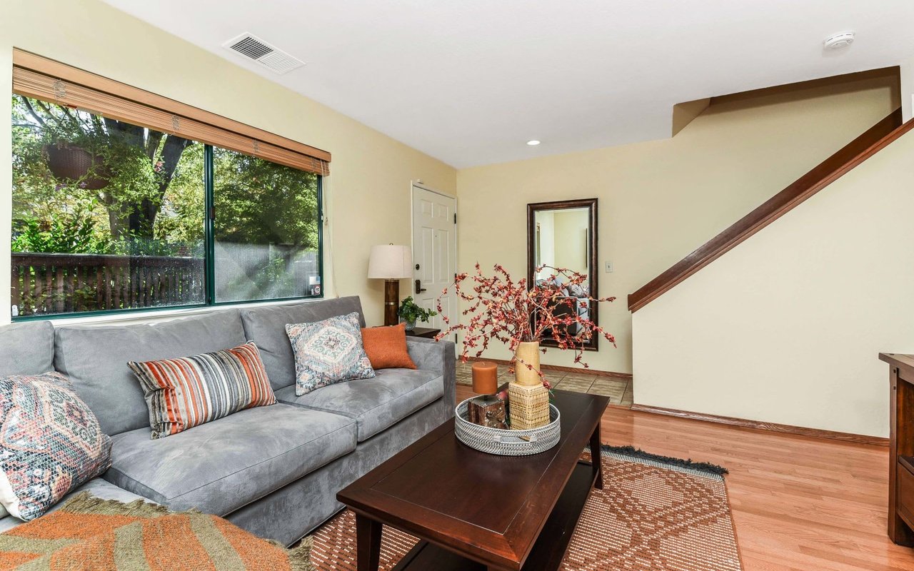 Super Cute Townhome - Walnut Creek!