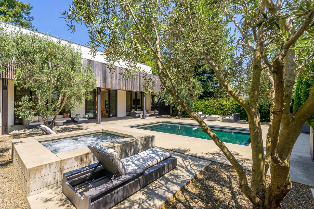 Modernist Oasis in St. Helena - SOLD