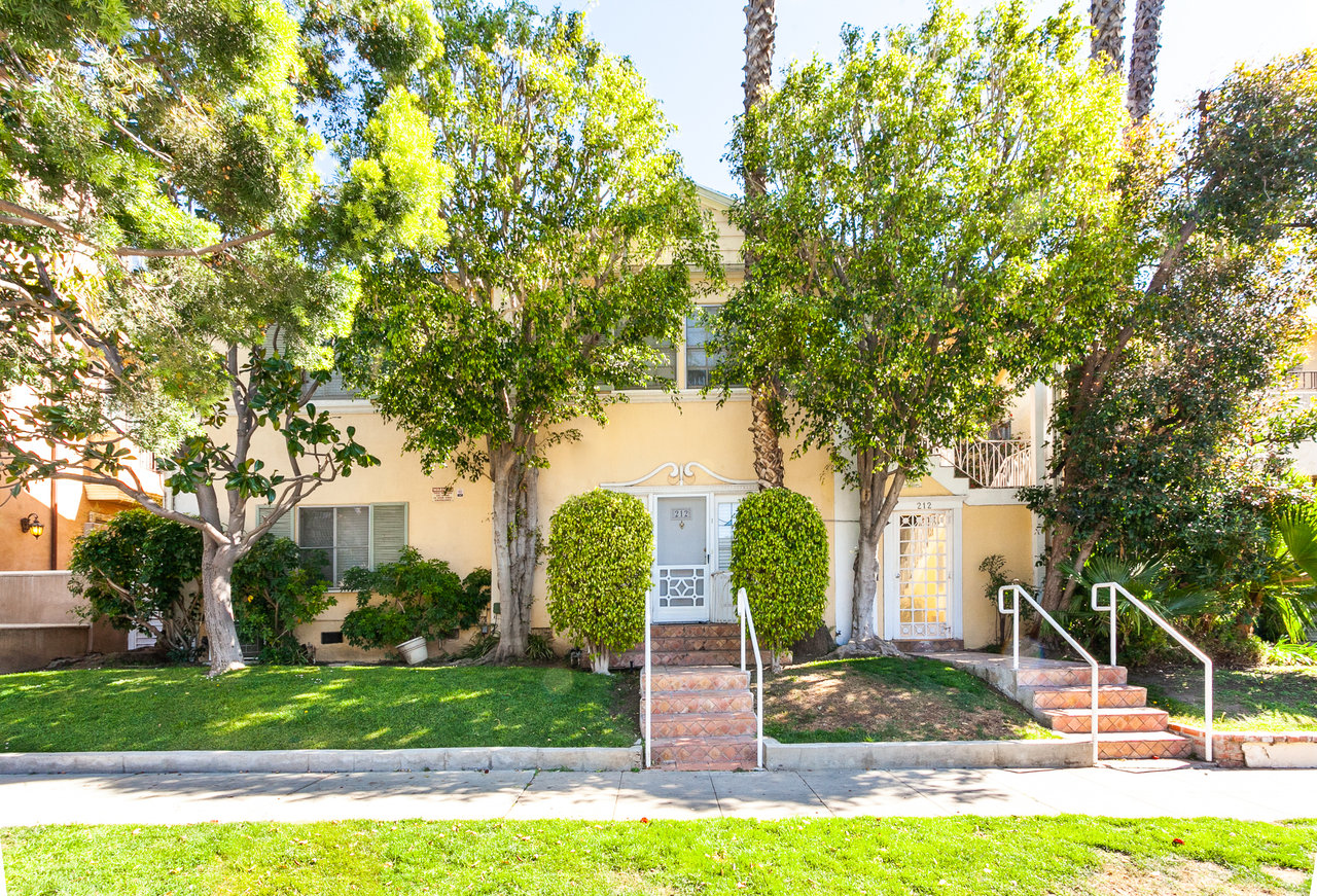 Remodeled Unit in Prime Beverly Hills