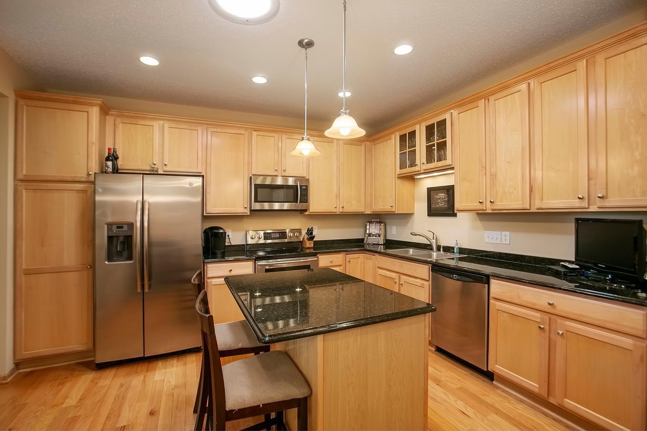 Gorgeous End-Unit Townhome!