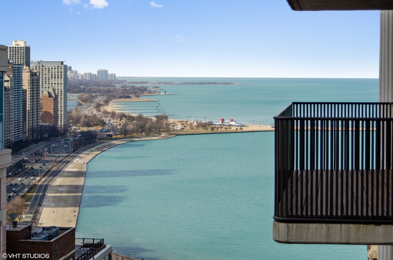 200 E Delaware Pl, #33F