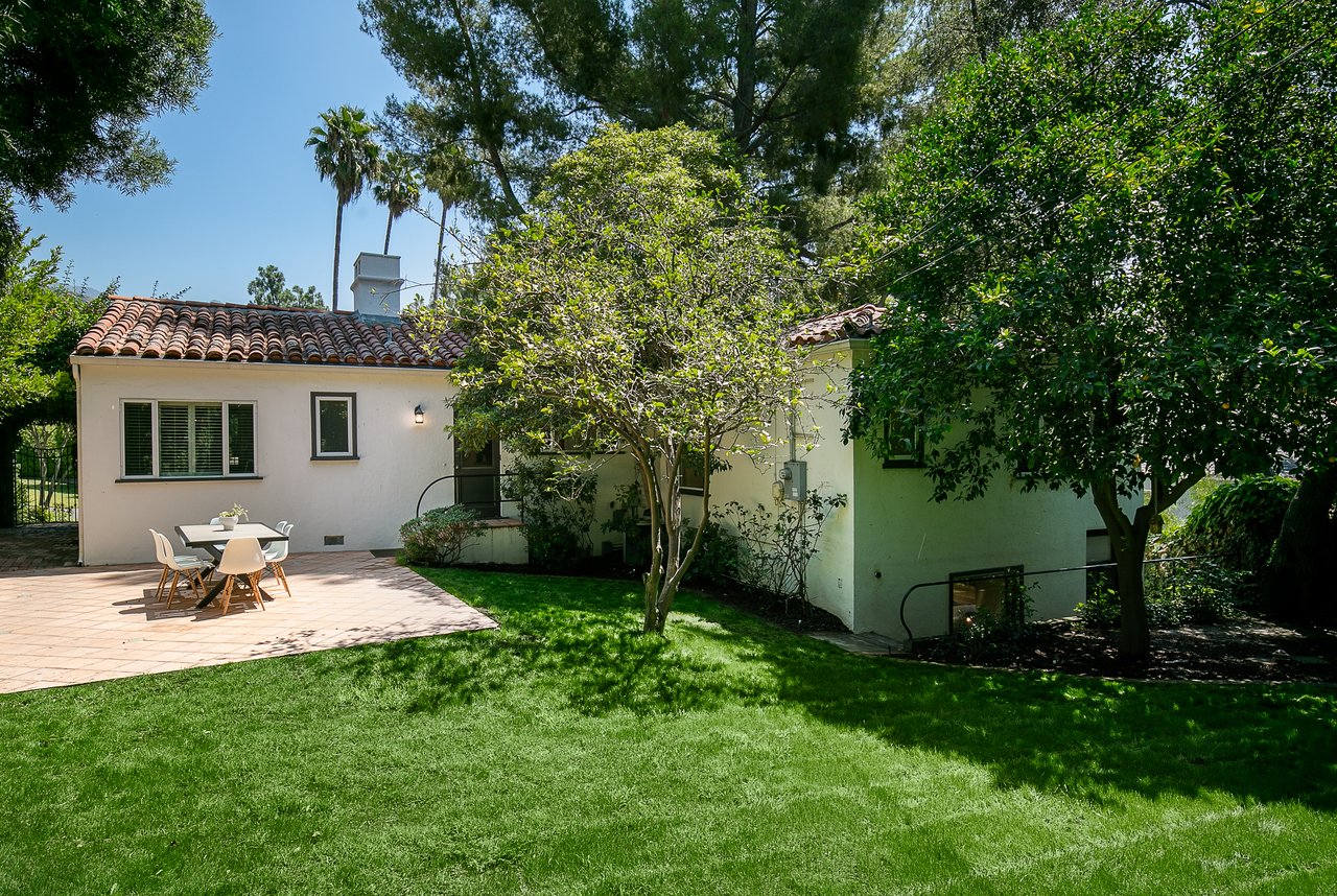 Spanish Colonial Revival with glorious mountain views in Altadena