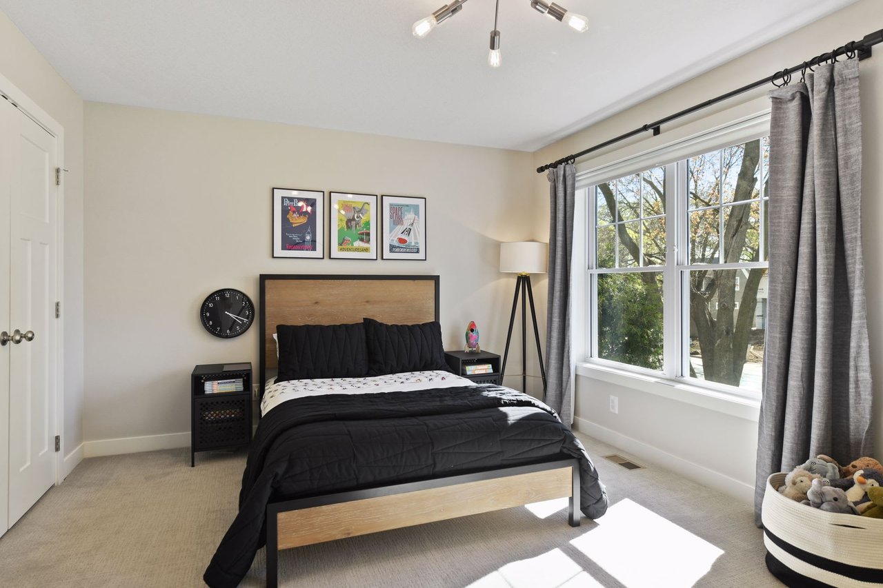 5825 Kellogg Ave, Edina