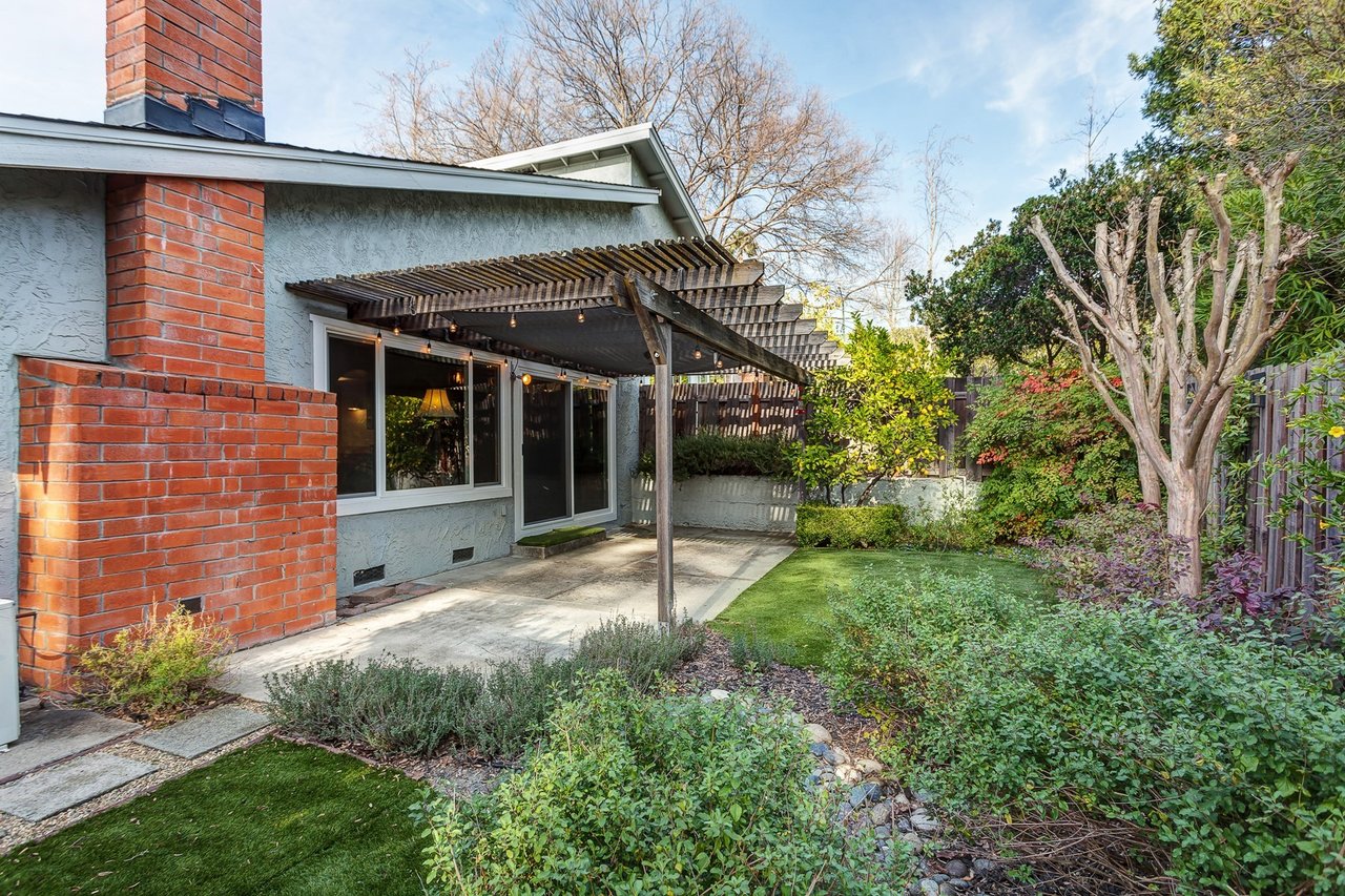 1105 Glengarry Ln - Rudgear Estates
