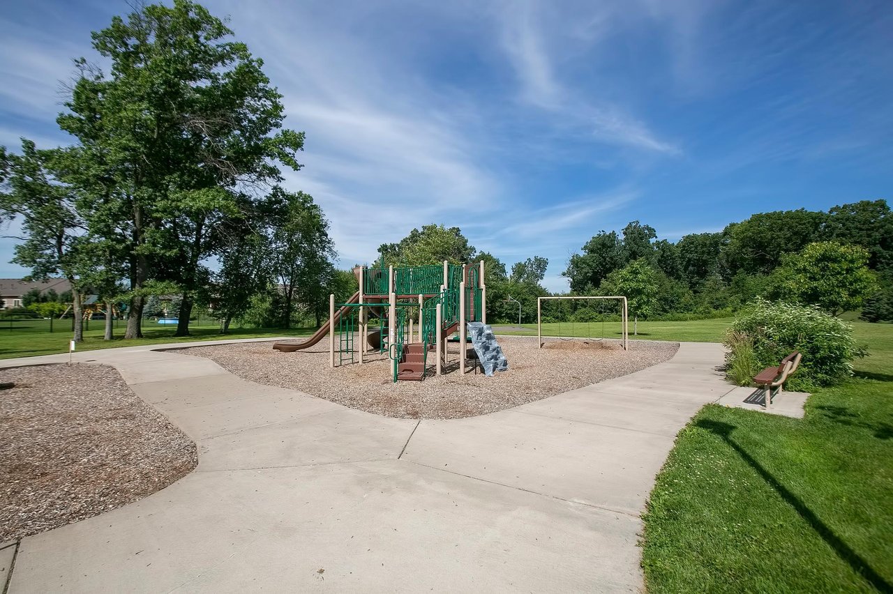 Gorgeous End-Unit Townhome!