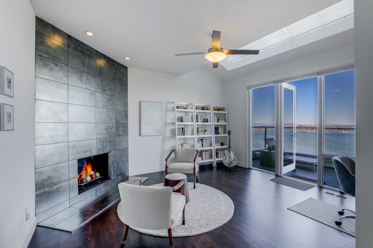 Spectacular Contemporary View Residence 