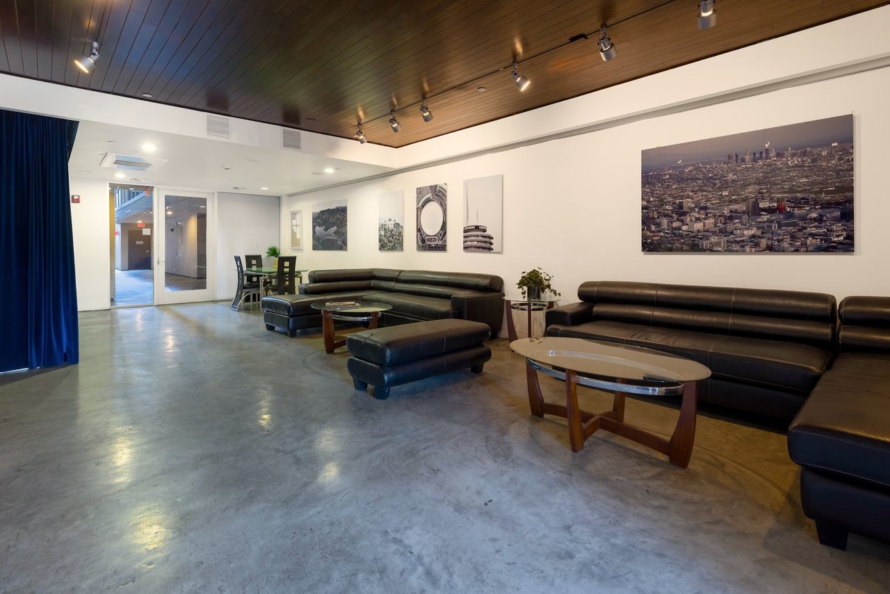 Modern 2 Bedroom/ 2 bath at the Metropol