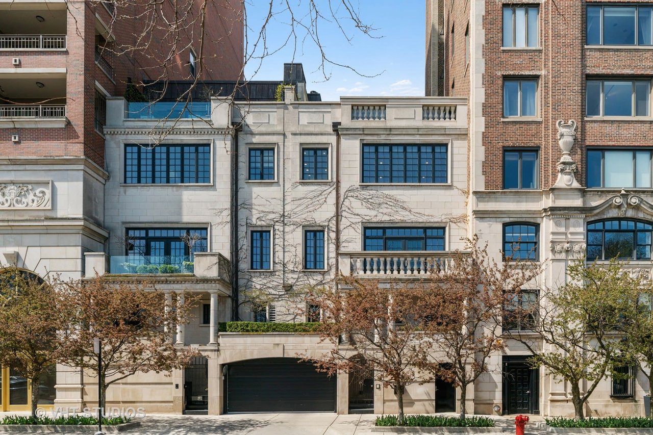 2126 N Lincoln Park West