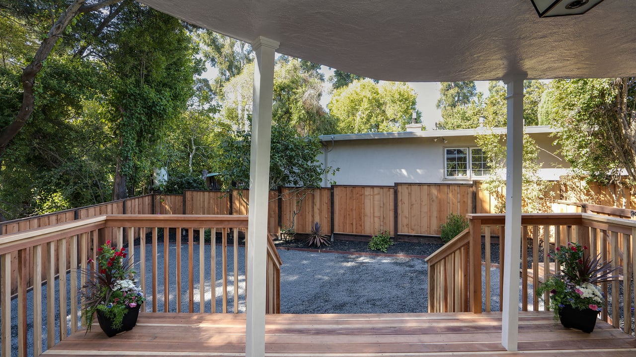  1147 Eastmoor Rd