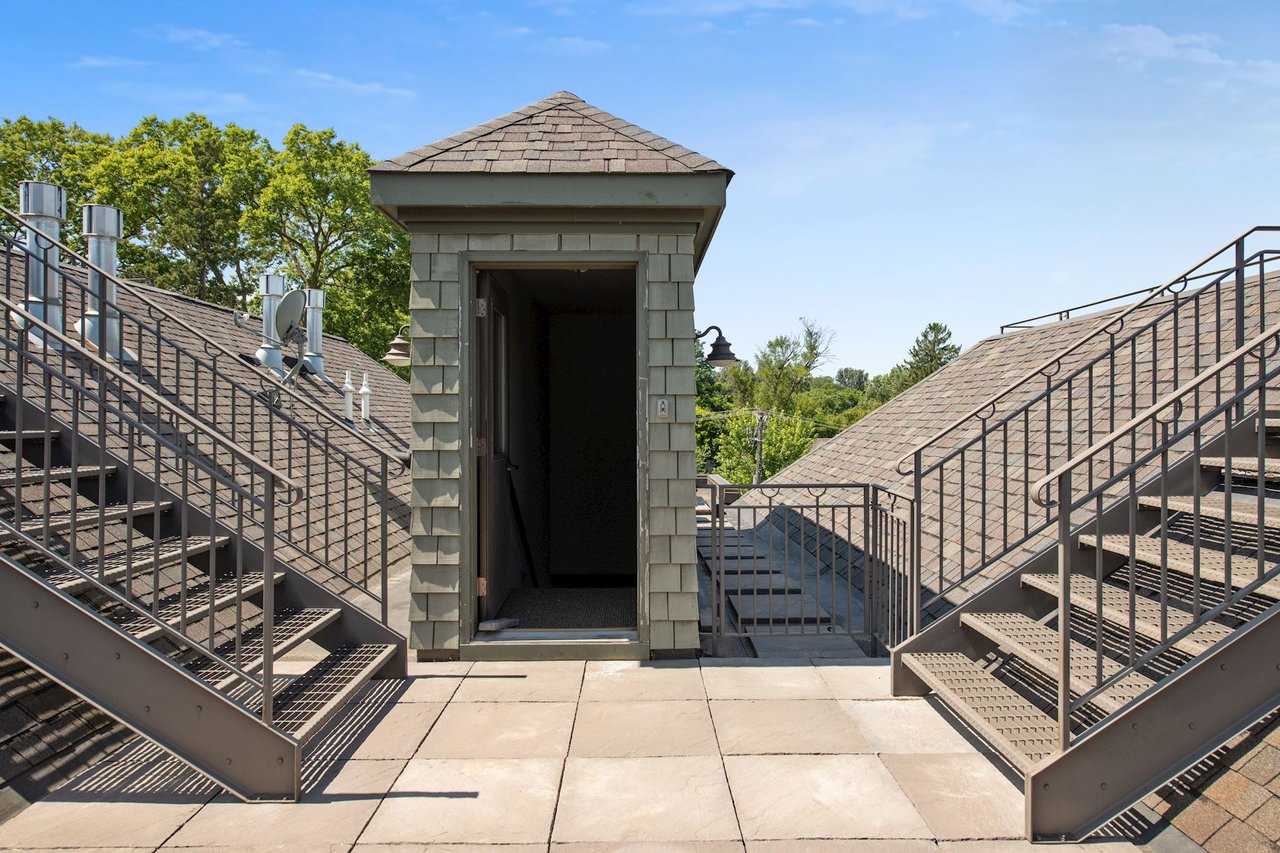 230 Manitoba Ave S, #210, Wayzata