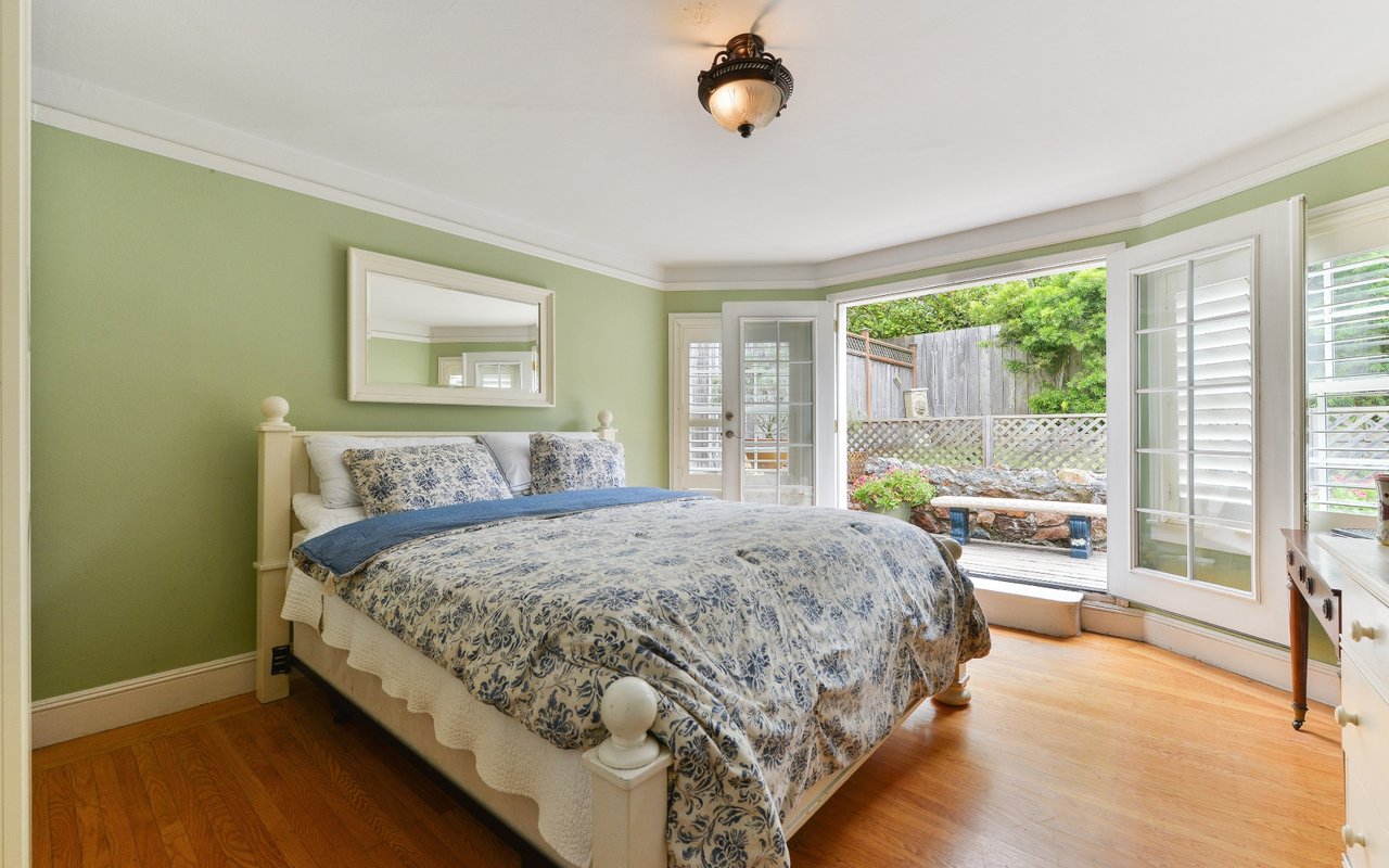 905 Portola Dr