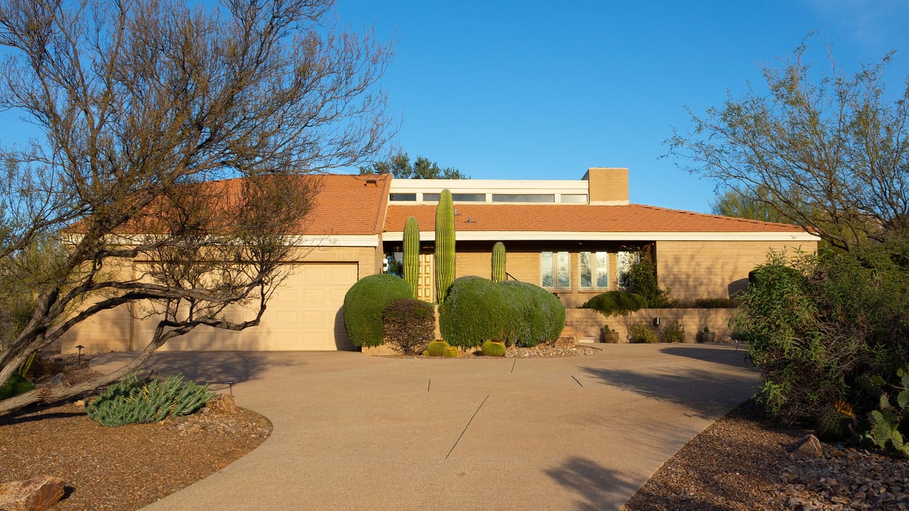 Unique Estate in Oro Valley Country Club