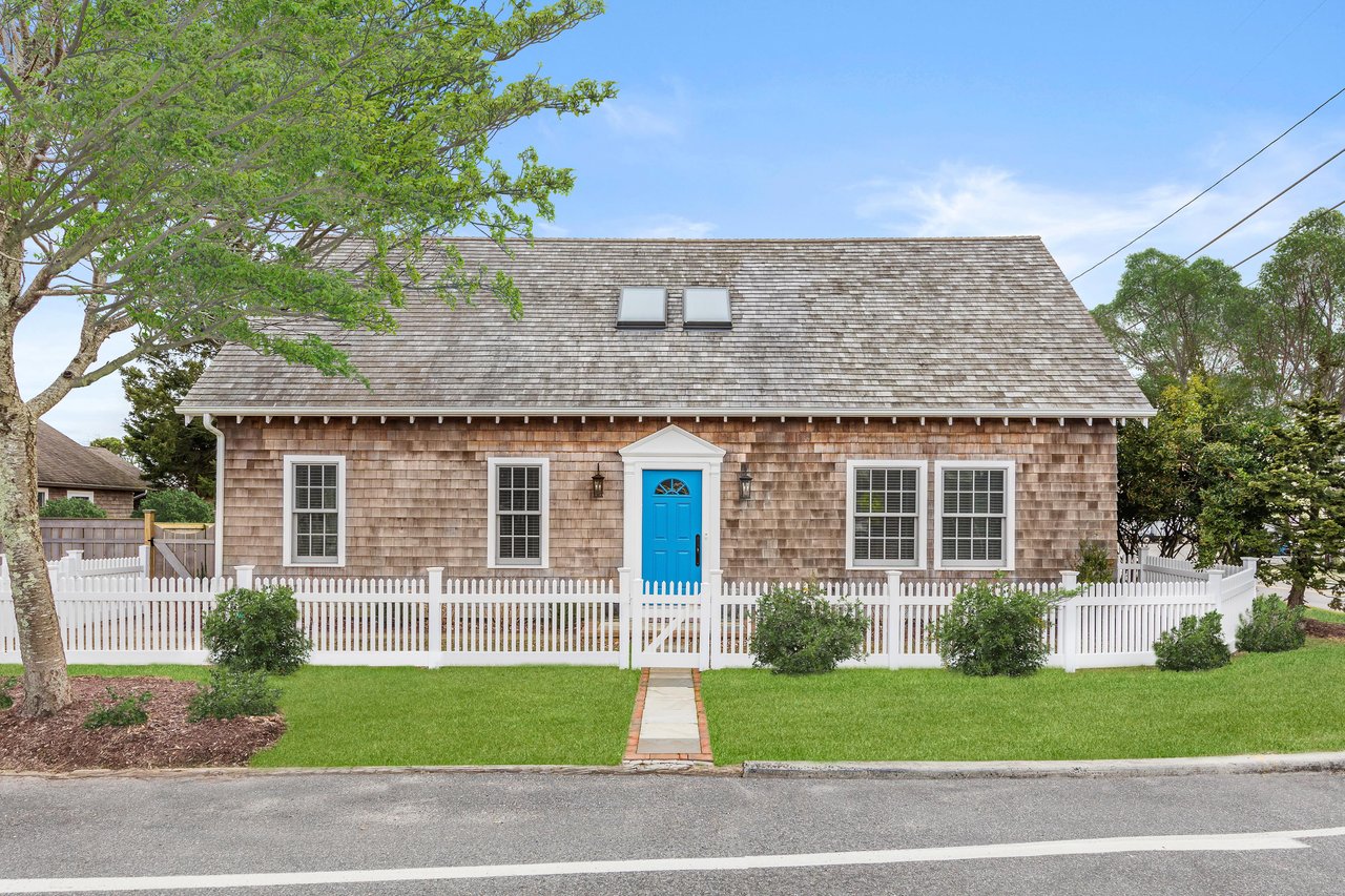 Bridgehampton Village Charming Carriage-Style Cottage