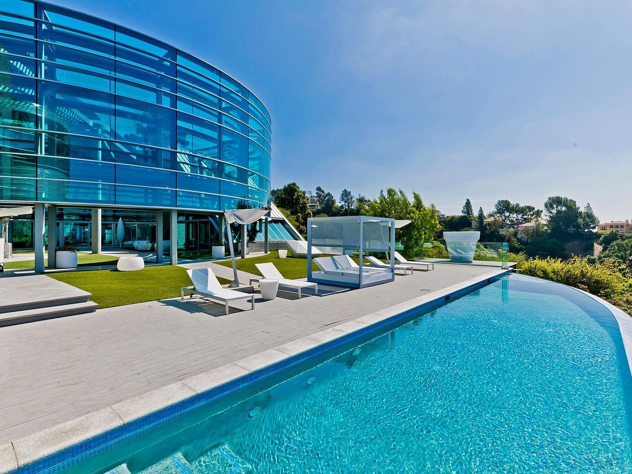 Estate Opulent